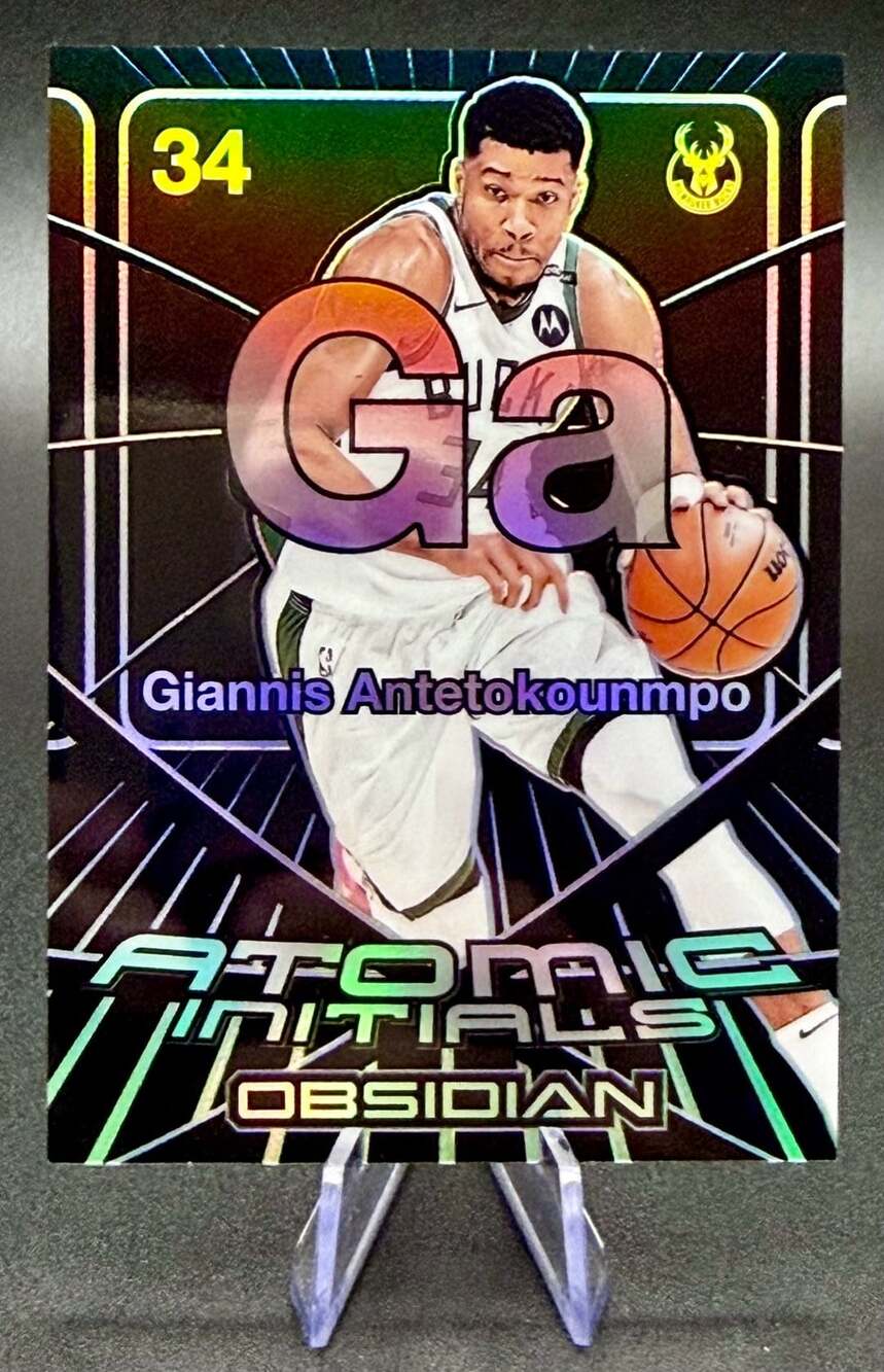 Giannis Antetokounmpo /125 Atomic Initials Panini Basketball NBA Milwaukee Bucks